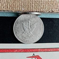 27 Mayıs 1960 İhtilali anısına hatıra olarak bastırılmış gümüş 10 lira , 27.5.1960 tarih baskılı gümüş erkek yüzüğü ve 9 x 13 cm. 27 MAYIS 1960 Afiş..