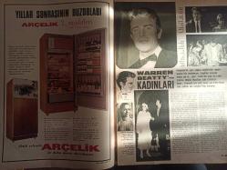 Ses Haftalık Aktüalite Sinema Tiyatro Müzik ve Gençlik Mecmuası Dergisi - 27 Temmuz 1968 - Sayı:31 - Audrey Hepburn - Hülya Koçyiğit - Melek Koçyiğit - Adalet Soydan - Selim Soydan - Kartal Tibet - Türkan Şoray - Olcayto - İzzet Günay - Arçelik Buzdolabı Reklamı - Warren Beatty - Leslie Caron - Julie Christie - Natalie Wood - Faye Dunaway - Vanessa Redgrave - Sema Özcan - Tülin Elgin - Eşref Kolçak - Ergun Köknar - Çetin İpekkaya - VOG EVA Külotları - İsmail Dümbüllü - Hüseyin Baradan - Hulusi Kentmen - Şahin Tek - Vali Vefa Poyraz - Vasfi Rıza Zobu - Alpay - Fikret Hakan - Ediz Hun - Muhittin Paydaş - Peter Sellers - Mia Farrow - Sopiha Loren - Pe Re Ja Kolonya Reklamı fotoğraf ve haberi - Dergi Tam Değildir Sadece 22 Sayfası Mevcuttur