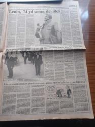 Güneş Gazetesi - 25  Ağustos 1991 - Lenin 74 Yıl Sonra Devrildi - Bakırköyspor Galatasaray'ı Dağıttı - Fatih Altaylı - Tanju Çolak Ve Hülya Avşar Arasında Eskiyen Aşk Bitti - Sovyetlerde Karşı Devrim - Turgut Özal Erken Seçim Yarışında -  İzmir Fuarı'nda Kurdelayı Erdal İnönü Kesecek