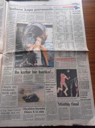 Güneş Gazetesi - 25  Ağustos 1991 - Lenin 74 Yıl Sonra Devrildi - Bakırköyspor Galatasaray'ı Dağıttı - Fatih Altaylı - Tanju Çolak Ve Hülya Avşar Arasında Eskiyen Aşk Bitti - Sovyetlerde Karşı Devrim - Turgut Özal Erken Seçim Yarışında -  İzmir Fuarı'nda Kurdelayı Erdal İnönü Kesecek