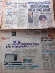 Güneş Gazetesi - 2 Mayıs 1985 - Tekel Ürünlerine Zam -Milli Takım Kuzey İrlanda Önünde Güzel Başladı Kötü Bitirdi - Yüksel Uzel - Kamuran Akkor - Burhan Çaçan - Nesrin Topkapı - Doğru Yol'da Telefonla Diyalog Bir Bilen Yazar  Konuştu - THY TKi PTT Satışı Başlıyor - Irak İran Savaşı - Terörün 1 Mayıs Hediyesi