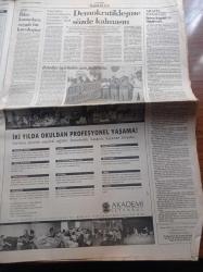 Cumhuriyet Gazetesi - 21 Ağustos 1997 - Milli Takım Hakan Şükür'le Coştu - Yaser Arafat Hamas'la Görüştü - Güneydoğu Öyküleri Yazı Dizisi -  Yeni Türkü Derya Köroğlu - Che'yi Mat Eden Adam - Küba'da Üç Kuşak - Diyanet Raporu Dini Ticaret Yapıyorlar - Nadir Nadi Anıldı - Özel Kurslar Yasaklanmadı - Eğit Der Genel Başkanı Gazalcı