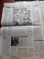 Cumhuriyet Gazetesi - 21 Ağustos 1997 - Milli Takım Hakan Şükür'le Coştu - Yaser Arafat Hamas'la Görüştü - Güneydoğu Öyküleri Yazı Dizisi -  Yeni Türkü Derya Köroğlu - Che'yi Mat Eden Adam - Küba'da Üç Kuşak - Diyanet Raporu Dini Ticaret Yapıyorlar - Nadir Nadi Anıldı - Özel Kurslar Yasaklanmadı - Eğit Der Genel Başkanı Gazalcı