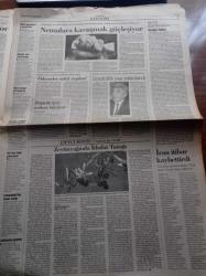 Cumhuriyet Gazetesi - 27 Ağustos 1997 - Galatasaray Beşiktaş Şampiyonlar Ligi'ne Doğru - Hüsrev İsfendiyaroğlu Dünya Gitar Festivali'nde Türkiye'yi Temsil Edecek - Necmettin Erbakan'ın Yurtdışında Olduğu Öne Sürülen Hesapları İçin Soruşturma - Devlet Güvenlik Mahkeme'sinde Soruşturulan İddialar- Bergamalılar Boğaz Köprüsü'nde Siyanür Eylemi Yaptı - Serveti Dubai 'de- Büyük Taarruz'un 75. Yıldönümü