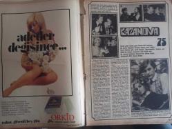 Ses Haftalık Aktüalite Sinema Tiyatro Müzik ve Gençlik Mecmuası Dergisi - 12 Nisan 1975 - Sayı:15 - Hakan Balamir - Tarık Akan - Necla Nazır - Ateş Böcekleri - Mine Mutlu - Ali Poyrazoğlu - Türkan Şoray - Hülya Koçyiğit - Sevda Ferdağ - Mehmet Keskinoğlu - Arzu Okay - Mete İnselel - Filiz Akın - Fatma Girik - İlhan Daner - Sermet Serdengeçti - Tugay Toksöz - Metin Erksan - İşte Gatsby haberi - Orkid PEd Reklamı - Clark Gable - Helmut Berger - Sydne Rome - Leman Çıdamlı - Sevda Aydan - Fatih ORbay - Yurdakul Kabasakal - Tülay Kopkiman - Rock Hudson - Pembe Panter - Rezzan Bosun - Rengin Atalay - Esin Şentürk - Mine Veral - Nilgün Tanrıverdi - Elidor Saç Kremi Reklamı - Lux Sabun Reklamı - Ajda Pekkan - İzin Filmi - Haşhaş Filmi - Kamuran Yüce - Güler Ökten - Candan İsen - Uğur Say - Müşfik Kenter - Yıldız Kenter - Şükran Güngör - OMO Deterjan Reklamı - Akbank Reklamı - Dergi Tam Değildir Sadece 26 Sayfası Mevcuttur