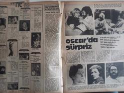 Ses Haftalık Aktüalite Sinema Tiyatro Müzik ve Gençlik Mecmuası Dergisi - 12 Nisan 1975 - Sayı:15 - Hakan Balamir - Tarık Akan - Necla Nazır - Ateş Böcekleri - Mine Mutlu - Ali Poyrazoğlu - Türkan Şoray - Hülya Koçyiğit - Sevda Ferdağ - Mehmet Keskinoğlu - Arzu Okay - Mete İnselel - Filiz Akın - Fatma Girik - İlhan Daner - Sermet Serdengeçti - Tugay Toksöz - Metin Erksan - İşte Gatsby haberi - Orkid PEd Reklamı - Clark Gable - Helmut Berger - Sydne Rome - Leman Çıdamlı - Sevda Aydan - Fatih ORbay - Yurdakul Kabasakal - Tülay Kopkiman - Rock Hudson - Pembe Panter - Rezzan Bosun - Rengin Atalay - Esin Şentürk - Mine Veral - Nilgün Tanrıverdi - Elidor Saç Kremi Reklamı - Lux Sabun Reklamı - Ajda Pekkan - İzin Filmi - Haşhaş Filmi - Kamuran Yüce - Güler Ökten - Candan İsen - Uğur Say - Müşfik Kenter - Yıldız Kenter - Şükran Güngör - OMO Deterjan Reklamı - Akbank Reklamı - Dergi Tam Değildir Sadece 26 Sayfası Mevcuttur