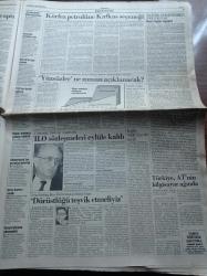 Cumhuriyet Gazetesi - 11 Temmuz 1992 - Galatasaray Sezonu Açtı - Ahmet Özal Cem Uzan Kavgası Durmuyor - Protest Folkun Şair Sesi Chapman - Doğu Perinçek - Rauf Denktaş - Sırbistan'a Abluka - Savarona'da Köşe Kapmaca - Özerk Üniversite İçin Boykot -