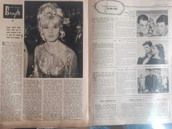 Ses Haftalık Aktüalite Sinema Tiyatro Müzik ve Gençlik Mecmuası Dergisi - 8 Aralık 1962 - Sayı:55 - Ulla Nielsen - Ann Smyrner - Jeanne Moreau - Johnny Hallyday - Cliff Richard - Clark Gable - Diana McBain - Jean Paul Belmondo - Burt Lancaster - Rock Hudson - Dorothy Lamour - Jerry Lewis - Nicholas Ray - Ateş Parçası filmi - Zeynep Değirmencioğlu - Hulki Saner - Hulusi Kentmen - Önder Somer - Suphi Kaner - Mualla Sürer - Tijen Par - Leyla Sayar - Göksel Arsoy - Erol Keskin - Asuman Korad - Muammer Karaca - Zafer Önen - Tevhid Bilge - İlhan Gençer - Millie Perkins - Connie Stevens - Brigitte Bardot fotoğraf ve haberi - Dergi Tam Değildir Sadece 16 Sayfası Mevcuttur