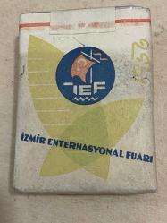 1956 İzmir internasyonal fuarı kapalı açılmamış sigara pakedi TC inhisarlar idaresi M.M.V. Dahil  50 kuruş Nadir
