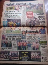Milliyet Gazetesi - 16 Mayıs 1985 - Muhsin Batur'un Anıları - Fenerbahçe Amerikan Futbolu Oynadı - Beden Terbiyesi Genel Müdürlüğünden Ayrılan Şahabettin Aykol - Eski Devlet Bakanı İsmail Özdağlar Yüce Divan'da - Mısır Devlet Başkanı Hüsnü Mübarek 100 Kişilik Heyetle Türkiye'ye Geldi - Hindistan Pakistan Çatışması - DYP Genel Başkan Adayı Mehmet Yazar - 32 KİT'in Satışı İçin DPT'de İlk Hazırlıklara Başlandı