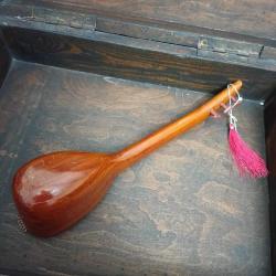 Vintage saz formunda Bakalit Malzemeden 37cm laternalı müzik çalar