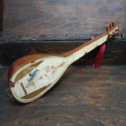 Vintage saz formunda Bakalit Malzemeden 37cm laternalı müzik çalar