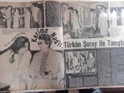 Ses Haftalık Aktüalite Sinema Tiyatro Müzik ve Gençlik Mecmuası Dergisi - 29 Nisan 1972 - Sayı:18 - Fatma Belgen - Aytaç Arman - Kerime Nadir - Nejat Saydam - Metin Serezli - Türkan Şoray - Tarık Akan - Yalçın Gülhan - Murat Köseoğlu - Acar Köseoğlu - İlker İnanoğlu - Ediz Hun - Zeki Müren - Fatma Girik - Filiz Akın - Selpak Mendil Reklamı - Brian Forbes - Yılanların Gecesi filmi - Azat Kuşu filmi - Kopuk filmi - Tülin Örsek - Hikmet Münir Ebcioğul - Yapı ve Kredi Bankası Reklamı fotoğraf ve haberi - Dergi Tam Değildir Sadece 12 Sayfası Mevcuttur