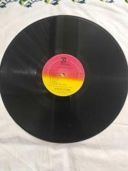 HÜLYA SÖZER BİR ÇAPKIN ELİNDE LP 33 LÜK PLAK