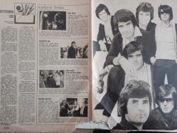 Ses Haftalık Aktüalite Sinema Tiyatro Müzik ve Gençlik Mecmuası Dergisi - Tarık Akan - Zeki Alasya - Metin Akpınar - Bahar Öztan - Perran Kutman - Hüseyin Kutman - Eriş Akman - Bayan andi - Ellen Burstyn - Bonjour Kahve Reklamı - Okuyucunun Sesi haberi - King Kong filmi - Gölgedeki Aşk filmi - Kara Murat Şeyh Gaffar'a Karşı filmi - Meraklı Köfteci filmi fotoğraf ve haberi - Dergi Tam Değildir Sadece 4 Sayfası Mevcuttur - Dergi Kapağı Yoktur