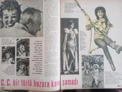 Ses Haftalık Aktüalite Sinema Tiyatro Müzik ve Gençlik Mecmuası Dergisi - 28 Mart 1964  - Sayı:14 - Belgin Doruk - Claudia Cardinale - Elizabeth Taylor - Richard Burton - Eddie Fisher - Metin Erksan - Şevket Rado - Toprak ve Çiçek haberi - Suzanne Pleshette - Troy Donahue - Fikret Hakan - Neşecan Paşmak - Lale Sarı - Claudia Cardinale - Rita Hayworth - Şeytan Ruhlu Kadın fotoromanı - Gregory Peck - Sara Korle - Nisan 1964 Takvimi - Ay Yıldız Sütyen Reklamı - Evrim Fer - An Frank'ın Hatıra Defteri filmi - Mavi Melek filmi - Oktay Menteş - Yabancı fotoromanı - Sammy Davis - İsmet Sıral - Pattie Boyd - Vasfi Uçaroğlu - Stan Getz - Cool Caz - Caterina Valente - Melih Vassaf - Şirin Devrim - Tunç Yalman - Ergün Köknar - Necmi Oy - Uluer Süer - Agah Hün - Zihni Küçümen - David Pursley - Her Şey Bir Anda Oldu fotoromanı - Bomba Gibi Kız filmi - Türkan Şoray - İzzet Günay - Sadri Alışık - Orhan Aksoy fotoğraf ve haberi - Dergi Tam Değildir Sadece 28 Sayfası Mevcuttur
