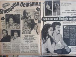 Ses Haftalık Aktüalite Sinema Tiyatro Müzik ve Gençlik Mecmuası Dergisi - 20 Ocak 1973 - Sayı:4 - Tarık Akan - Hulusi Kentmen - Atıf Kaptan - Nubar Terziyan - Kadri Ögelman - Nedret Güvenç - Şükriye Atav - Aliye Rona - Serdar Gökhan - Ayhan Işık - Fatma Girik - Meral Zeren - Ediz Hun - Mehmet Şener - John Philip Law - OMO Deterjan Reklamı - Sevda Ferdağ - Sevda Ferdağ - Nejat Uygur - Hikmet Münir Ebcioğlu - Murat 124 Araba Reklamı fotoğraf ve haberi - Dergi Tam Değildir Sadece 12 Sayfası Mevcuttur