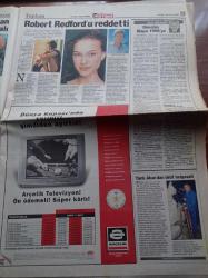 Hürriyet Gazetesi - 18 Ocak 1998 - Pascal Nouma Beşiktaş'a Geliyor - Süleyman Seba - Refah Partisi Kapatıldı Yaşasın Yeni Refah Partisi - Grup Vitamin'in Ünlü Üyesi Gökhan Semiz Trafik Kurbanı - Yargıtay Başsavcısı Vural Savaş Yeni Partiye de Kapama Gelir - Recep Tayyip Erdoğan - Necmettin Erbakan - Parsadan Davası -  Tansu Çiller - Zeki Müren - Safiye Ayla