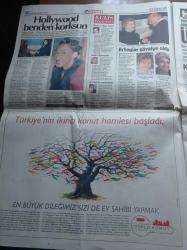 Hürriyet Gazetesi - 25 Ocak 1998 - Beşiktaş Taraftarı Bölündü - Bill Clinton'ın Seks Yemini Cinliği - Oktay Derelioğlu - İki Popçu Yıldız Tilbe Ve Harun Kolçak'ı. Büyük Savaşı - Rafet El Roman - Tansu Çiller Apo Suikastını Savundu Yine Yaparım - Susurluk Raporu - Mesut Yılmaz - Kutlu Savaş - Recm Cezası Kuran'da Yok - Abdullah Çatlı - Rolling Stones - Ahmet Ertegün
