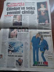Hürriyet Gazetesi - 25 Ocak 1998 - Beşiktaş Taraftarı Bölündü - Bill Clinton'ın Seks Yemini Cinliği - Oktay Derelioğlu - İki Popçu Yıldız Tilbe Ve Harun Kolçak'ı. Büyük Savaşı - Rafet El Roman - Tansu Çiller Apo Suikastını Savundu Yine Yaparım - Susurluk Raporu - Mesut Yılmaz - Kutlu Savaş - Recm Cezası Kuran'da Yok - Abdullah Çatlı - Rolling Stones - Ahmet Ertegün