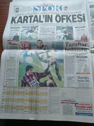 Hürriyet Gazetesi - 25 Ocak 1998 - Beşiktaş Taraftarı Bölündü - Bill Clinton'ın Seks Yemini Cinliği - Oktay Derelioğlu - İki Popçu Yıldız Tilbe Ve Harun Kolçak'ı. Büyük Savaşı - Rafet El Roman - Tansu Çiller Apo Suikastını Savundu Yine Yaparım - Susurluk Raporu - Mesut Yılmaz - Kutlu Savaş - Recm Cezası Kuran'da Yok - Abdullah Çatlı - Rolling Stones - Ahmet Ertegün