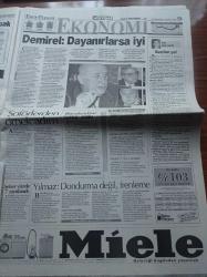 Hürriyet Gazetesi - 3 Aralık 1997 - Alpay Özalan Ve Tugay Kerimoğlu'na Haciz Şoku - Koç İle Metro Ortaklığı - Muammer Kaddafi - Fenerbahçe'nin Kupa Şovu -  Türk İş - Hak İş - Aczmendi Lideri Müslüm Gündüz -Şemdin Sakık Mum Gibi Eridik - Pamela Anderson'un Seks Kaseti İnternette - Fadime Şahin İsmini Değiştirdi - Gülben Ergen - Deniz Baykal- Mesut Yılmaz
