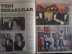 Ses Haftalık Aktüalite Sinema Tiyatro Müzik ve Gençlik Mecmuası Dergisi - 10 Nisan 1976 - Sayı:15 - Itır Esen - Kadir İnanır - Güzel ve Yetenekliler Seçildi haberi - Louise Flecher - Jack Nickholson - Elizabeth Taylor - George Burns - Ajda Pekkan - Enrico Macias - Sedat Tuna - Jülide Gülizar - İzzet Öz - Canan Oğuz - Cihangir Göker - Cenk Koray - Ünlen Demiralp - Yılmaz Tekin Onay - Ünlen Demiralp - Mary Christ - Sedat Örsel - Cüneyt Arkın - Melih Caculi - Seçil Heper - Serdar Gökhan - Oya Zindancıoğlu - Kadir Savun - Orhan Gencebay - Eşref Kolçak - Erol Taş - Kazım Kartal - Sana Margarin Reklamı - Rolling Stones - Mick Jagger - Beatles - George Harrison - Elton John - Cat Stevens - Britt Ekland - Lale Çarşaf Reklamı - Türkan Şoray - Kadir İNanır  İrfan Ünal - Safa Önal - Philips Kaset Teyp Reklamı - Akbank Reklamı - Selpak Peçete Reklamı fotoğraf ve haberi - Dergi Tam Değildir Sadece 28 Sayfası Mevcuttur