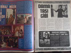 Ses Haftalık Aktüalite Sinema Tiyatro Müzik ve Gençlik Mecmuası Dergisi - 10 Nisan 1976 - Sayı:15 - Itır Esen - Kadir İnanır - Güzel ve Yetenekliler Seçildi haberi - Louise Flecher - Jack Nickholson - Elizabeth Taylor - George Burns - Ajda Pekkan - Enrico Macias - Sedat Tuna - Jülide Gülizar - İzzet Öz - Canan Oğuz - Cihangir Göker - Cenk Koray - Ünlen Demiralp - Yılmaz Tekin Onay - Ünlen Demiralp - Mary Christ - Sedat Örsel - Cüneyt Arkın - Melih Caculi - Seçil Heper - Serdar Gökhan - Oya Zindancıoğlu - Kadir Savun - Orhan Gencebay - Eşref Kolçak - Erol Taş - Kazım Kartal - Sana Margarin Reklamı - Rolling Stones - Mick Jagger - Beatles - George Harrison - Elton John - Cat Stevens - Britt Ekland - Lale Çarşaf Reklamı - Türkan Şoray - Kadir İNanır  İrfan Ünal - Safa Önal - Philips Kaset Teyp Reklamı - Akbank Reklamı - Selpak Peçete Reklamı fotoğraf ve haberi - Dergi Tam Değildir Sadece 28 Sayfası Mevcuttur