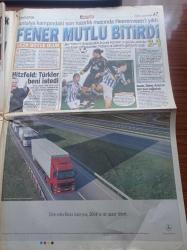 Hürriyet Gazetesi - 16 Ocak 2005 - Galatasaray Schalke 04 Önünde Hem Futbolu Hem Taraftarı İle Şov Yaptı - - Beş Damada Gerdek Cezası -Devlet Bahçeli Haliç'ten Haç Çıkarmak İstanbul'u Konstantinopolis Yapmak İstemektir - Meslek Lisesi Bedduası - Başbakan Recep Tayyip Erdoğan KKTC'ye Mali Yardım Kararı Uygulansın - Başbakan Recep Tayyip Erdoğan'a Yumurta Topuk Ayakkabı Hediye Edildi - Öğretmenevinde Sille Tokat İçki Kavgası - Milli Eğitim Bakanı Hüseyin Çelik Bilgisayarsız Öğretmen Ve Okul Kalmayacak - Emine Erdoğan