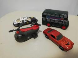 Karışık metal oyuncak lot. Yeşil otobüs Sıfır. Kahve hot wheels 2011. Polis arabası ve asker helikopter i vintage nostalji tasarım aksesuar süs koleksiyon