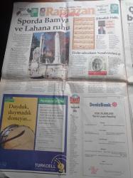 Hürriyet Gazetesi - 1 Aralık 2000 - Fenerbahçe'ye FIFA Müjdesi - Pascal Nouma - Murat Demirel'in Eşi Ayşegül Demirel İle İlk Fotoğrafı - Fedon'la 15 Yıl Önceki Metresi Televizyonda Kavga Etti - IMF İle Pazarlık Gecesi - Anayasa Mahkemesi Başkanı Mustafa Bumin Kürtçe TV Yayını Olabilir - Sabah'ın Satışında Kafalar Karıştı - Dinç Bilgin - Teröristleri Avrupa Parlamentosu'na Sokan İtalyan Luisa Morgantini