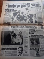 Hürriyet Gazetesi - 20 Mayıs 1988 - Derwall Tanju Çolak'a Gol Attırın - Feyyaz Uçar Süleyman Seba'nın Elini Öptü - Hürriyet'ten Halka Açık Konser - Bülent Ersoy - İbrahim Tatlıses - Sibel Can - Sezen Aksu - Otogara Bomba - Ünlü Alman Aktör Kurt Raab Aids'i Türk Gencinden Kaptım - Oflu İsmail İtalya'da Hesap Verecek - Turgut Özal