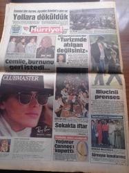 Hürriyet Gazetesi - 14 Mayıs 1988 - Feyyaz Uçar Beşiktaş Benim İçin Bitti - Güreşte Fiyasko - Hürriyet Halk Konseri - İbrahim Tatlıses - Bülent Ersoy - Sezen Aksu - Sibel Can - Türk Yunan İlişkilerinde Dışişleri Bakanı Mesut Yılmaz Kilit Adam - Eski MSP'li Öğretmen Sınıfta Zorla Namaz Kıldırdı - Süleyman Demirel Kenan Evren Beni Tatmin Etti - Bülent Ecevit Asıl Olay Ege'nin Dibinde Patlayacak - Turgut Özal