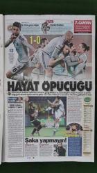 Sözcü Gazete 30 Ekim 2015 Saray Hukuku !,Uğur Dündar,Hakemleri Zorla Alıkoydu Saray Arayınca Bıraktı,İbrahim Hacıosmanoğlu,Çağatay Şahan,Aylin Nazlıaka,Burak Yılmaz,Emre Çolak,Alper Potuk,Josef De Souza,Mehmet Topal,Selçuk İnan,Vitor Pereira,Şota Arvaladze,Serkan Balcı,Cenk Tosun,Bülent Arınç,Hakan Çalhanoğlu,Trabzonspor Futbolcuları,Hulusi Akar,CHP Kemal Kılıçdaroğlu Reklamı