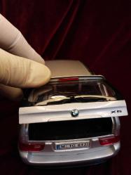 B M W  X5  3.0d  SUV DİREKSİYONU HAREKETLİ,DİECAST 1:25 ARABA + HEDİYELERİ(zippo çakmak ve mause ped)  239