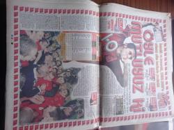 Hürriyet Gazetesi - 22 Kasım 2007 - İnandık Kazandık A Milli Takım Euro 2008'de Nihat Kahveci - Vizesiz Avrupa İçin İlk Adım İngiltere'den - Taş Ocağında Görünmez Kaza - Cumhurbaşkanı Abdullah Gül Silahsa Silah Ama Terörle Mücadele Yalnız Silahla Olmaz - DTP'li PKK'ya Silah Bıraktırma Projesine Ortak Oluruz - AKP Hükümeti 10  Milyon Kaçak Binaya Af Çıkaracak