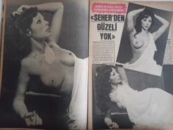 Pazar Haftalık Aktüalite Sinema Tiyatro Müzik ve Magazin Dergisi - Sayı:940 - Türkan Şoray - İlknur Taçbaş - Feri Cansel - Aynur Aydan - Bekarlık Sultanlıktır haberi - Şansal Biber - Şükrü Birand - Fevzi Sırmalı - Serdar Gökhan - Gönül Tansel - Sevda Ferdağ - Feri Cansel - Engin Çağlar - Deniz Erkanat - Tansu Sayın - Fikret Hakan - Nilüfer Koçyiğit - Demir Karahan - Sevinç Pekin - Saime Can - Barış Manço - Seyyal Taner - Seher Şeniz - Herkes En Güzel Vücut Konusunda Ayn Kanıda haberi - Deniz Erkanat - Aytekin Akkaya - Osman Seden - Gül Tener - Bahar Erdeniz - Coşkun Sapmaz - Ceyda Karahan - Sevim Çağlayan - Büyük İfşaat filmi - Yılmaz Güney - Hamit Pütün - Feri Cansel - Yılmaz Güney fotoğraf ve haberi - Dergi Tam Değildir Sadece 16 Sayfası Mevcuttur