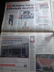 Hürriyet Gazetesi - 9 Ekim 2008 - Mustafa Denizli Sergen Yalçın El Ele - PKK'nın Dış İlişkiler Sorumlusu Ahmet Gülabi Dere'ye Yunanistan İkamet Vermiş - Diyarbakır Şehir Merkezinde Polise Saldırı 5 Şehit 19 Yaralı -  Aktütün Saldırısından Hava Kuvvetleri Komutanı Aydoğan Babaoğlu'nun Haberi Yokmuş - Deniz Feneri Davası - Deniz Baykal