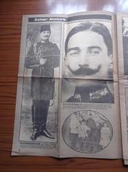 Hürriyet 10 Kasım Özel Gazetesi - Resimlerle Atatürk - Kılıç Kuşandığı Gün - Çöllerden Unutulmaz Anılar - Kurtuluş Savaşı'mızın Büyük Önderi - Türk Arap Dostluğu - Ürdün Kralı Emir Abdullah - Atatürk'ün En Yakın Arkadaşı İsmet İnönü - Ve Düşmanı Denize Döktükten Sonra -  Halk Adamı Atatürk - Küçük Çocuk Ülkü Çocuk Sevgisinin Simgesiydi - Krallar Onunla Tanışmak İstiyordu - Ankara Palas - İran Şahı Rıza Pehlevi - Türk Kadını Ona Çok Şey Borçludur - Eşi Latife Hanımla - Ve Ölüm Sadece Onun Naçiz  Vücudunu Aramızdan Ayırabildi