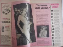 Pazar Aktüalite Sinema Tiyatro Mizah Mecmuası Dergisi Gazetesi - 25 Aralık 1965 - Türkan Şoray - Rüçhan Adlı - Eşref Kolçak - Gülbin Eray - Yılmaz Duru - Hülya Koçyiğit - Cüneyt Arkın - Beleş Osman - Ali Şen - Ekrem Bora - Orhan Günşiray - Sevda Ferdağ - Tanju Gürsu - Fatma Girik - Vahi Öz - Sadri Alışık - Bülent Oran - Sefa Önal - Sadık Şendil - Rita Cadillac - Hava Güzeldi Tarabya Sırtlarında haberi - Aşk Rüyası haberi - Tanju Gürsu - Nuray Uslu - Ruhsan Çınar - Tülin Elgin - Aşk Güzel Şey haberi - Genç Arkadaşlar fotoromanı - Hanımlar Sizin İçin haberi - Zeynep Berk - Kırık Kalp Çizgi Romanı - Kartal Tibet - Tülin Elgin - Ayfer Feray - Mehmet Ali Akpınar fotoğraf ve haberi - Tam Takım Dergi