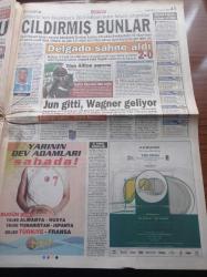 Hürriyet Gazetesi - 15 Temmuz 2006 - Azerbaycanlı Voleybolcu Natalia Mammadova'yı İlham Aliyev'den İzleyin - Adnan Polat - Güneş N'Roses Grubunun Solisti Axl Rose İle Eski Manken Deniz Akkaya Konserden Beraber Ayrıldı - Melih Gökçek Oğlum Osman Gökçek Çankaya Adayı Dedi - Harp Okulu Komutanlığından İstifa Eden Tümgeneral Reha Taşkesen - İtalya'da Şikeci Juventus Fiorentina Ve Lazio Küme Düşürüldü - Saray'ın  Arşivinde Gizli Kalan Fotoğraf