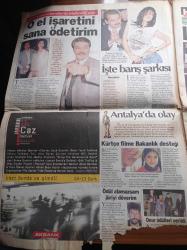 Hürriyet Gazetesi - 4 Ekim 2001 - Hakan Şükür Inter'e Veda Ediyor - Orhan Pamuk İtalyan Kadın Dergisinde - Jodie Foster İkinci Kez Anne - Afganistan'da 53 Bin Asker Vur Emri Bekliyor - Necmettin Erbakan - Recep Tayyip Erdoğan - Kemal Uzan Devlet Su İşleri'ni De Soydu - Kepez Elektrik - 1945'ten Beri İlk ABD Rusya İşbirliği - Kadir İnanır - İbrahim Tatlıses
