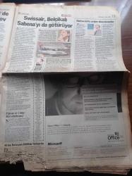Hürriyet Gazetesi - 4 Ekim 2001 - Hakan Şükür Inter'e Veda Ediyor - Orhan Pamuk İtalyan Kadın Dergisinde - Jodie Foster İkinci Kez Anne - Afganistan'da 53 Bin Asker Vur Emri Bekliyor - Necmettin Erbakan - Recep Tayyip Erdoğan - Kemal Uzan Devlet Su İşleri'ni De Soydu - Kepez Elektrik - 1945'ten Beri İlk ABD Rusya İşbirliği - Kadir İnanır - İbrahim Tatlıses