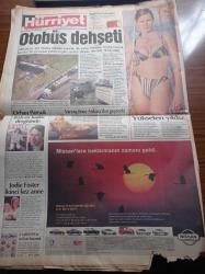 Hürriyet Gazetesi - 4 Ekim 2001 - Hakan Şükür Inter'e Veda Ediyor - Orhan Pamuk İtalyan Kadın Dergisinde - Jodie Foster İkinci Kez Anne - Afganistan'da 53 Bin Asker Vur Emri Bekliyor - Necmettin Erbakan - Recep Tayyip Erdoğan - Kemal Uzan Devlet Su İşleri'ni De Soydu - Kepez Elektrik - 1945'ten Beri İlk ABD Rusya İşbirliği - Kadir İnanır - İbrahim Tatlıses