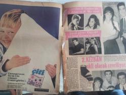 Pazar Aktüalite Sinema Tiyatro Mizah Mecmuası Dergisi Gazetesi - 30 Ağustos 1968 - Sayı:623 - Türkan Şoray - Göksel Arsoy - Muhterem Nur - Hülya Koçyiğit - İzzet Günay - Süleyman Turan - Nilüfer Koçyiğit - Fatma Girik - Altan Erbulak - Öztürk Serengil - Leyla Sayar - Tülin Elgin - Mine Soley - Özkan Yılmaz - Sadri Alışık - Hüseyin Baradan - Türkan Şoray - Rüçhan Adlı - Ve Son Söz Türkan'ın - Meliha Şoray  - Nazan Şoray - Gönül Yazar - Maruf Bekdaş - Şeyh Ahmet - Fikret Hakan - Hüsnü Cantürk - Murat Soydan - Ali Şen - Serap Olguner - Bahri Özkan - Volkan Yıldırım - Fatma Girik - Memduh Ün - Sevim Şengül - Pervin Par - Nuri Sesigüzel - Sema Özcan fotoğraf ve haberi - Çiti Deterjan Reklamı - Stok Hamam Salonu Reklamı - Tam Takım Dergi