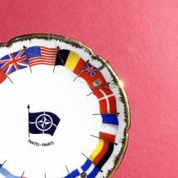 Nato - Paris / Limoges hatıra tabak - Tamirli
