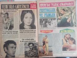 Pazar Aktüalite Sinema Tiyatro Mizah Mecmuası Dergisi Gazetesi - 31 Aralık 1971 - Sayı:797 - Filiz Akın - Fatma Girik - Yılmaz Güney - Türkan Şoray - Ayhan Işık - Muzaffer Arslan - Ediz Hun - Yeşim Yükselen - Seher Şeniz - Melek Görgün - Figen Han - Meltem Mete - Gülgün Erdem - Feri Cansel - Mine Soley - Beyza Başar - Fatma Belgen - Ceyda Karahan - Pakize Suda - Bahar Erdeniz - Beyza Başar - Yeşim Tan - Ender Doruk - Funda Balcu - Nergis Cansevdi - Gül Tener - Nur Azak - Aysun Ayben - Mine Mutlu - Feri Cansel - Gülgün Erdem - Melek Görgün - Oya Peri - Serpil Örümcer - Mine Soley - Figen Han - Ülkü Özen - Seyyal Taner - Gamze Öz - Eva Bender - Türkan Şoray - Metin Erksan - Turgut Demirağ - Nuri Gültekin - Halide Edip Adıvar - Bilge Olgaç - Lütfi Akad - Muzaffer Arslan - Necdet Yakın - Rukiye Göreç - Nejat Saydam - Yeşim Yükselen - Müfit Noyan - Funda Ege - Turgut Özatay fotoğraf ve haberi - Dergi Tam Değildir Sadece 12 Sayfası Mevcuttur