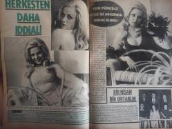 Pazar Aktüalite Sinema Tiyatro Mizah Mecmuası Dergisi Gazetesi - 17 Mart 1972 - Sayı:808 - Esen Püsküllü - Figen Han - Ertem Göreç - Semih Sezerli - Orhan Kapkı - Aziz Sarkaya - İrfan Kalkavan - Müfit İlkiz - Behçet Nacar - Hüseyin Zan - Tijen Doray - Cüneyt Arkın - Fahrettin Cüreklibatur - Türkan Şoray - Ediz Hun - Bülent Oran - Karda Aşk Başkadır haberi - Tanju Korel - Hülya Darcan - Engin Çağlar - Filiz Vural - Berna Öner - Gülgün Erdem fotoğraf ve haberi - Dergi Tam Değildir Sadece 12 Sayfası Mevcuttur