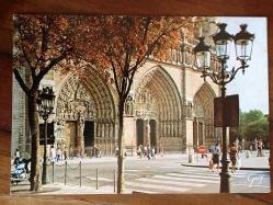 ŞEHİR KARTPOSTALI, FRANSA PARİS NOTRE DAME KATEDRALİ, ARKASI YAZILI (1986 TARİHLİ MEKTUP), RENKLİ, 11 X 15 CM EBADINDA - 1940'LAR, 1950'LER, 1960'LAR, 1970'LER 1980'LER