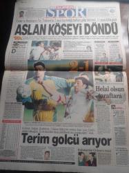 Hürriyet Gazetesi - 19 Ocak 1998  - Efes Pilsen Zirvede - Fenerbahçe Başkanı Ali Şen'den Bu Nasıl Kadro Tepkisi- Otto Bariç - Bill Clinton'dan Taciz İtirafı - Mugler'den Sado Mazo Romantizm - Cumhuriyet'in 75.  Yıldönümü 93 Ülkede Kutlanacak - Hıfzıssıhha Referans Merkezi Olacak - Asil Nadir'i Kaçıran Pilota Gözaltı - Boksör Oktay Urkal - Ali Sami Yen Stadı - Başbakan Mesut Yılmaz'dan Galatasaray'a Moral - Televole Yine Dopdolu - Hagi İğneyle Oynadı